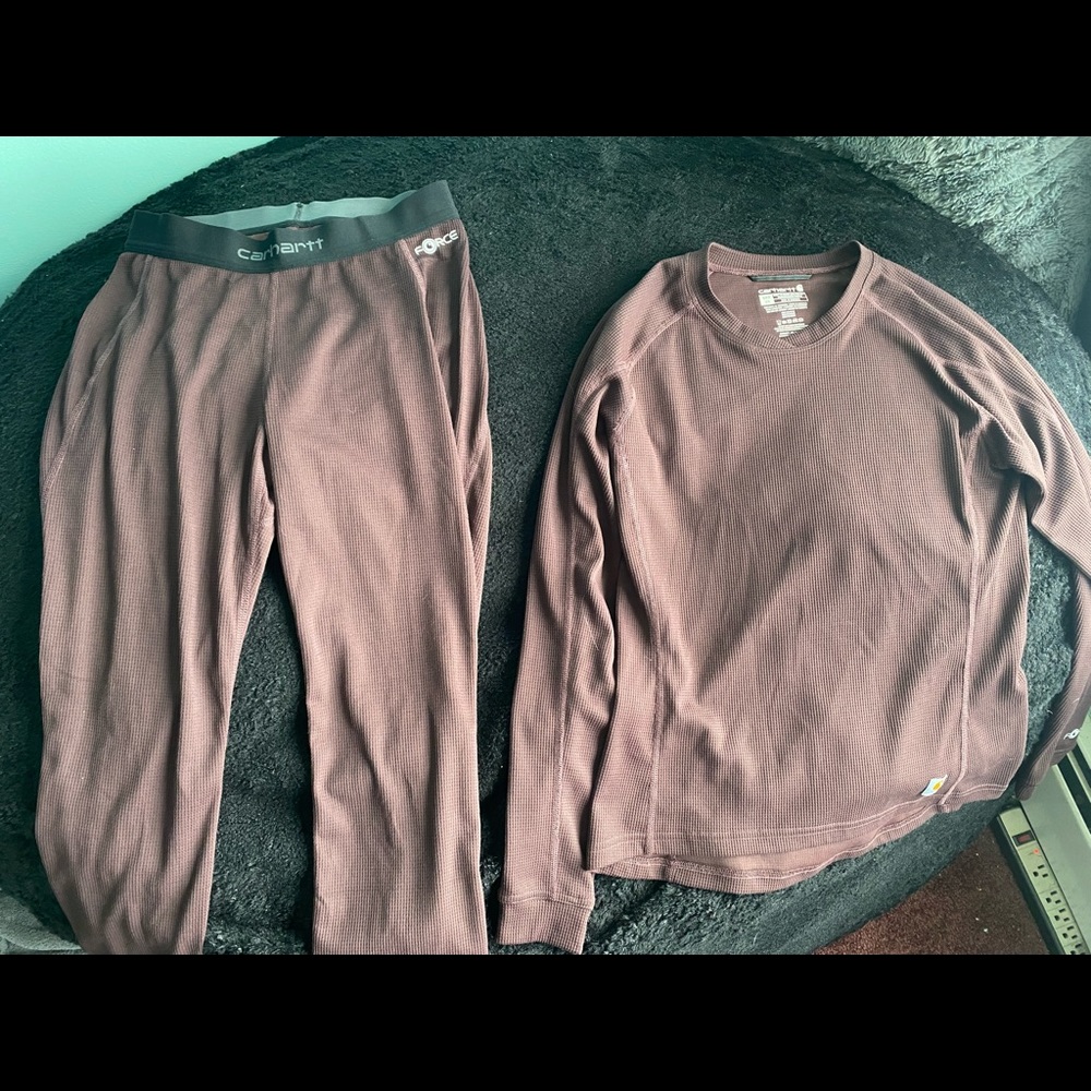 Carharrt Women’s thermals size small color deep wine